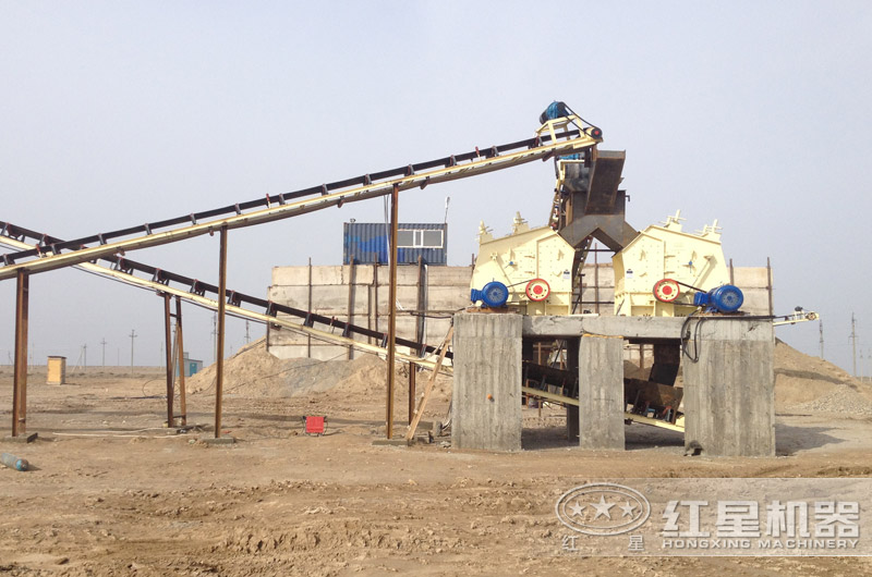 反擊式破碎機工作現(xiàn)場 反擊式破碎機工作現(xiàn)場