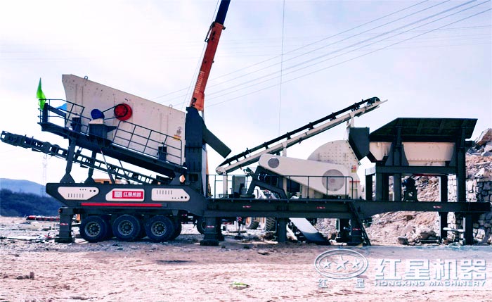 移動重錘式制砂機(jī)工作現(xiàn)場實(shí)拍