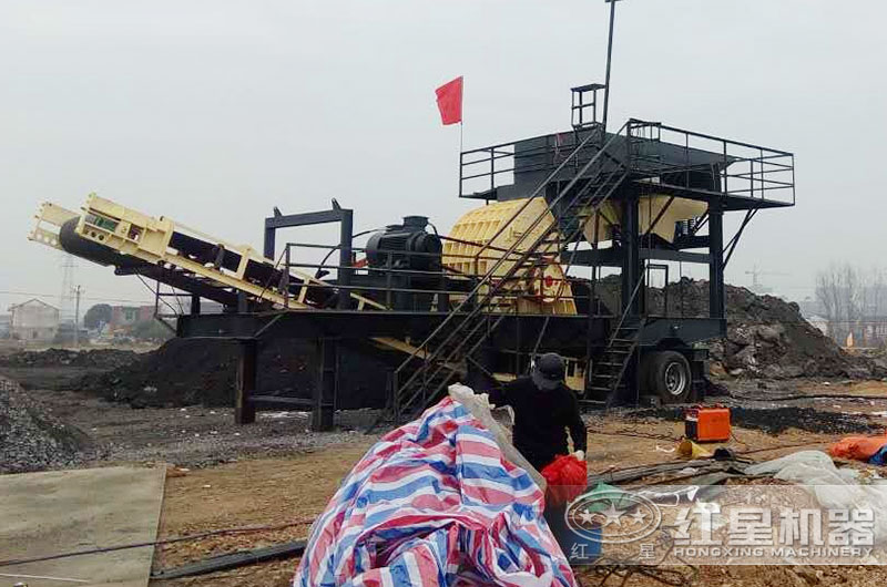 移動重錘式粉煤機生產(chǎn)現(xiàn)場