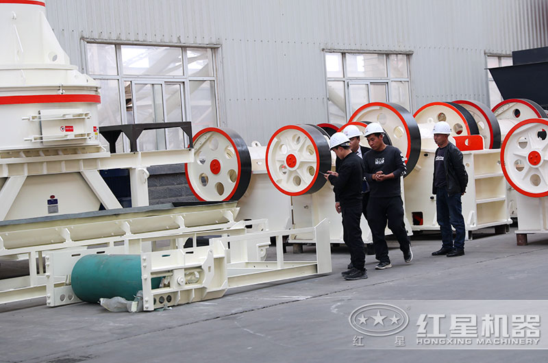 客戶前來參觀考察石子破碎機(jī) 客戶前來參觀考察石子破碎機(jī)