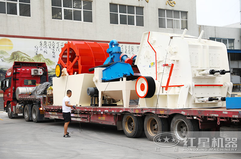 司機師傅打包洗砂機、細沙回收一體機準備發(fā)往安徽現(xiàn)場