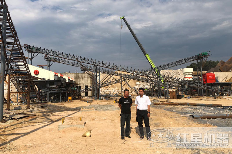 再生骨料破碎、篩分生產(chǎn)現(xiàn)場