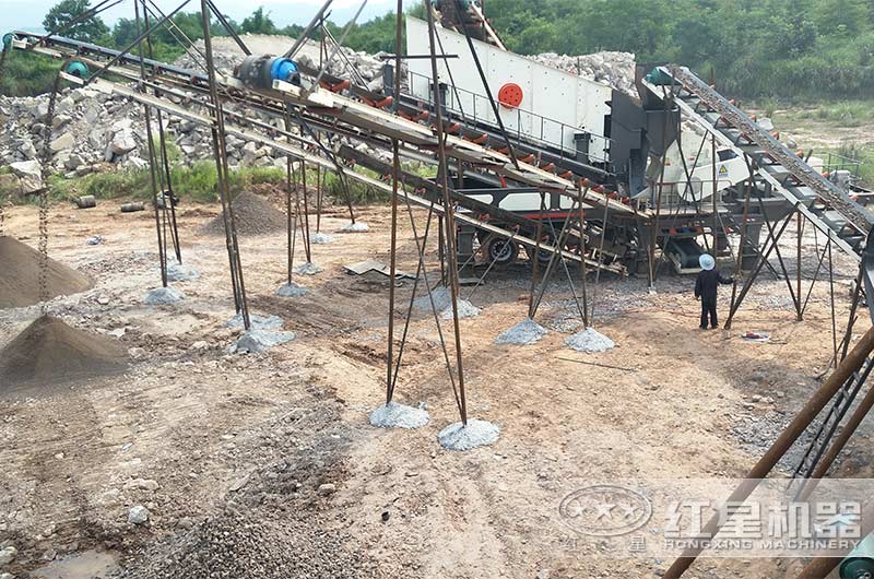 四川巴中移動制砂生產現(xiàn)場圖