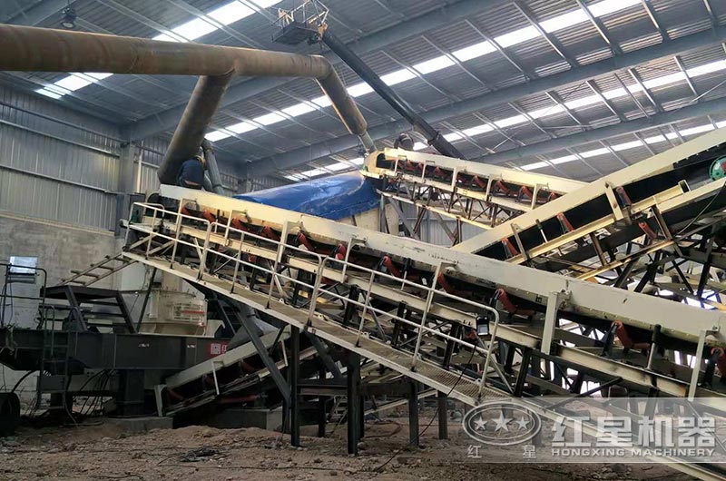 花崗巖石制砂、場地有限怎么辦？這臺移動制沙機幫你搞定