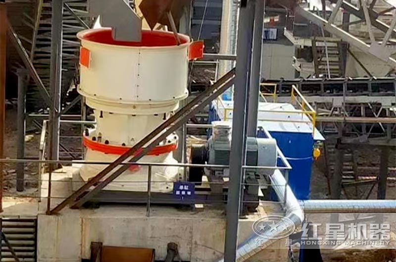 單缸圓錐破碎機現(xiàn)場 單缸圓錐破碎機現(xiàn)場