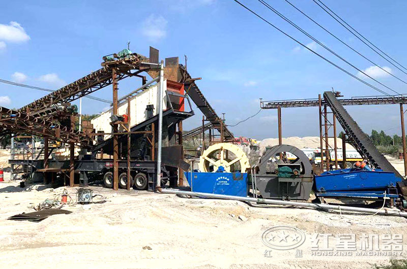 移動(dòng)式鵝卵石制砂機(jī)現(xiàn)場(chǎng) 移動(dòng)式鵝卵石制砂機(jī)現(xiàn)場(chǎng)