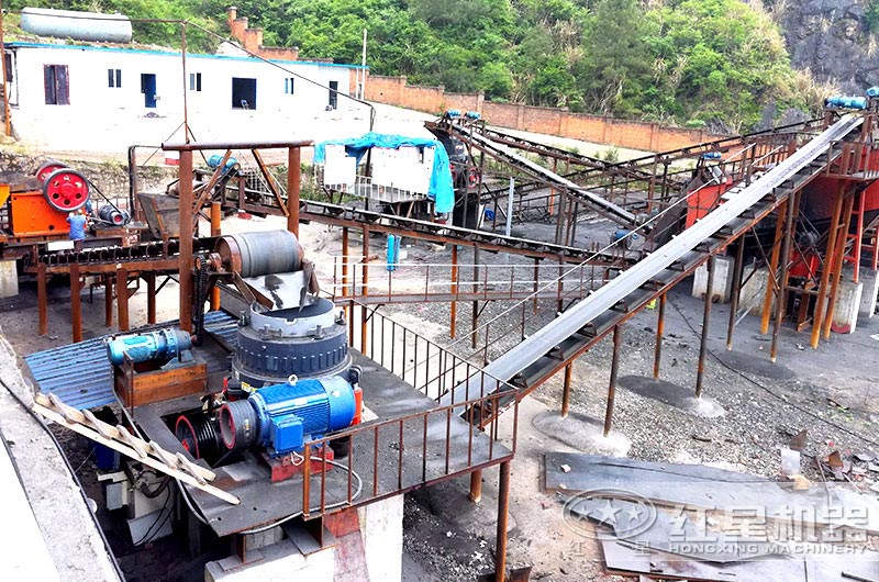 圓錐破碎機現(xiàn)場 圓錐破碎機現(xiàn)場