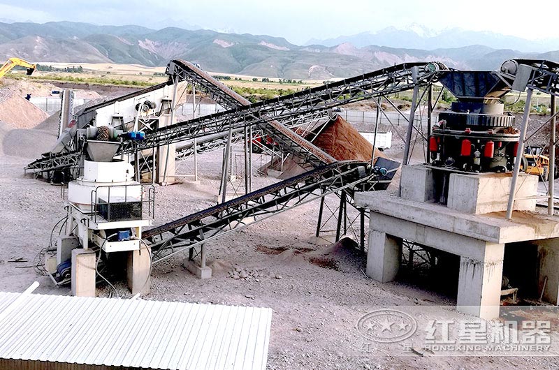 花崗巖生產(chǎn)線現(xiàn)場，圓錐破和制砂機