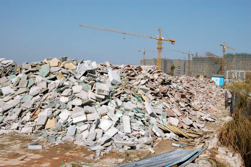 拆遷房子的廢料不要亂扔！試試用移動破碎機資源再利用