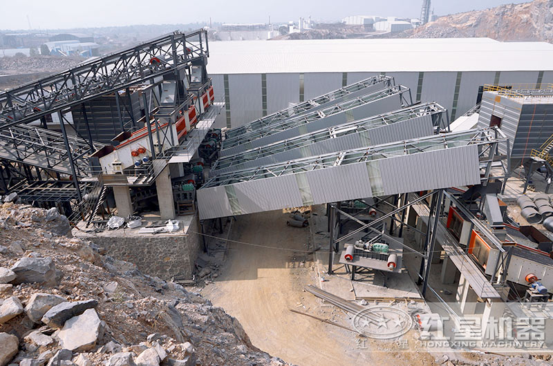 加工碎石料現(xiàn)場，符合環(huán)保標準