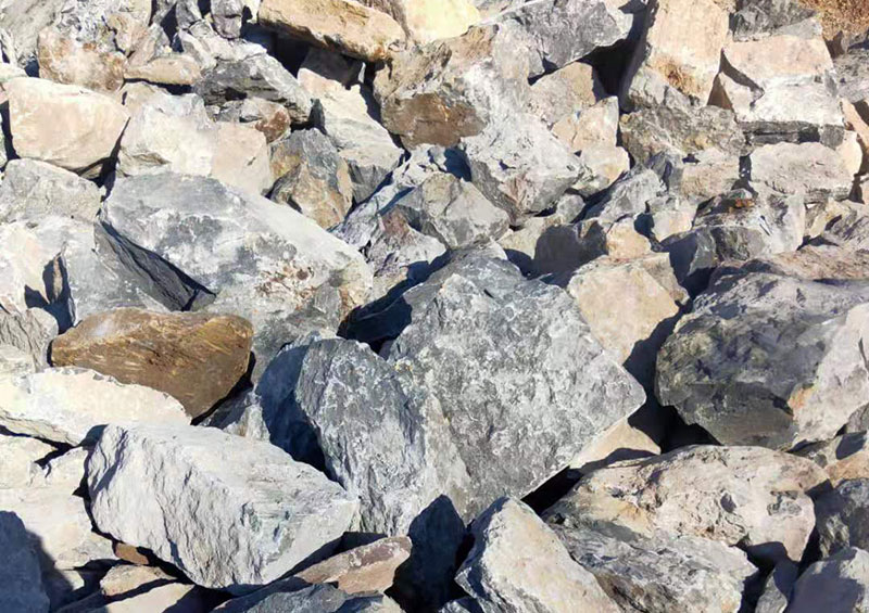 粗料破碎機(jī)一臺(tái)多少錢，每小時(shí)產(chǎn)量多少噸，有沒有現(xiàn)場(chǎng)視頻