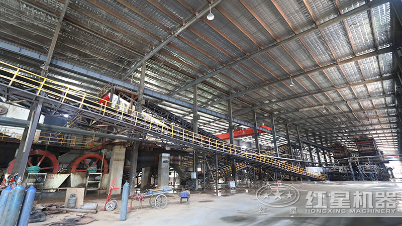 各大生產(chǎn)機(jī)制砂現(xiàn)場少不了人工洗沙設(shè)備 各大生產(chǎn)機(jī)制砂現(xiàn)場少不了人工洗沙設(shè)備