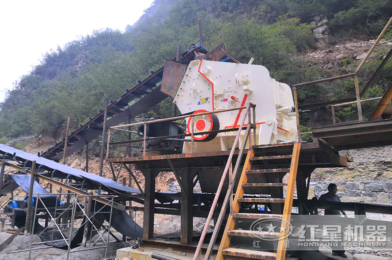 反擊式破碎機(jī)工作現(xiàn)場圖片 反擊式破碎機(jī)工作現(xiàn)場圖片