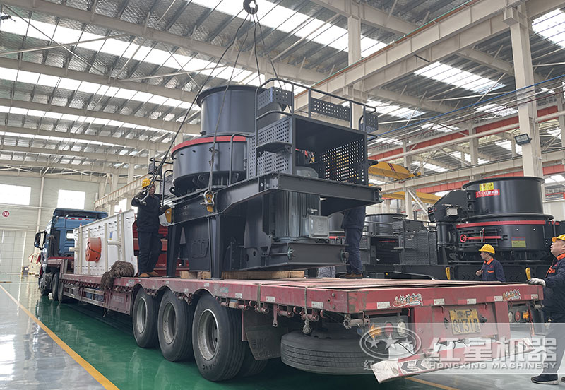 紅星機(jī)器沖擊破碎機(jī)廠家直銷，發(fā)貨現(xiàn)場