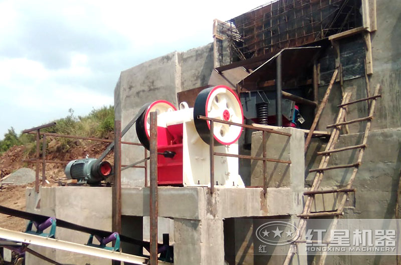 小型碎石機器工作現(xiàn)場圖片 小型碎石機器工作現(xiàn)場圖片