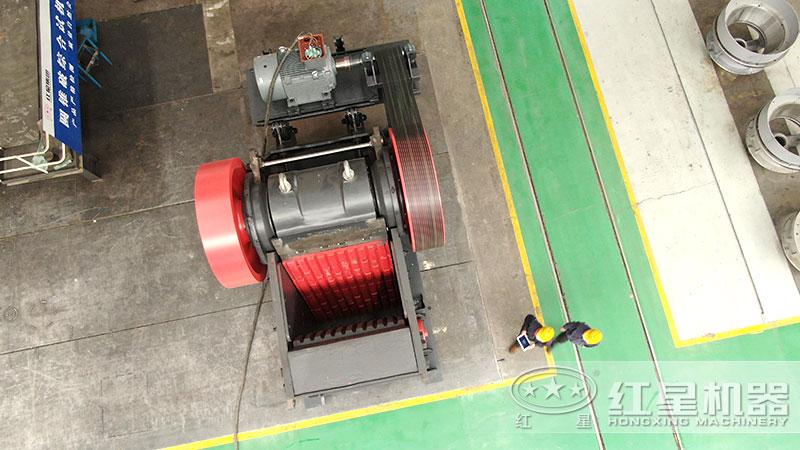 粗料破碎機(jī)一臺(tái)多少錢，每小時(shí)產(chǎn)量多少噸，有沒有現(xiàn)場(chǎng)視頻