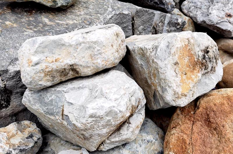 青石硬度較小、制砂難度小